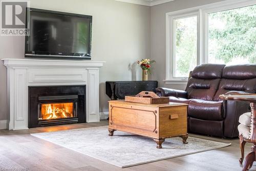 567 Kingswood Place, Burlington, ON - Indoor Photo Showing Living Room With Fireplace