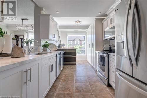 5070 Fairview Street Unit# 209, Burlington, ON - Indoor Photo Showing Kitchen With Stainless Steel Kitchen With Upgraded Kitchen