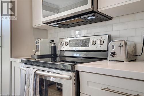 5070 Fairview Street Unit# 209, Burlington, ON - Indoor Photo Showing Kitchen