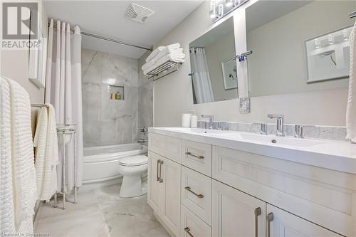 5070 Fairview Street Unit# 209, Burlington, ON - Indoor Photo Showing Bathroom