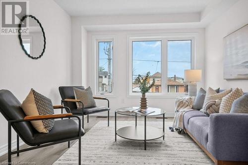 15B Bingham Road, Hamilton, ON - Indoor Photo Showing Living Room