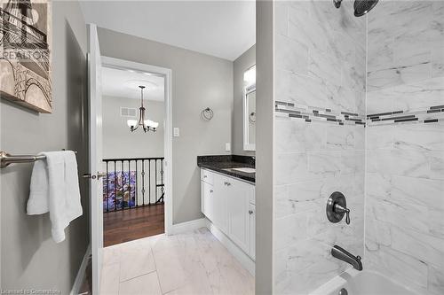 1151 Lockhart Road, Burlington, ON - Indoor Photo Showing Bathroom