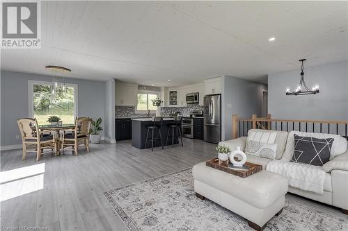 1119 8Th Concession Road W, Hamilton, ON - Indoor Photo Showing Living Room