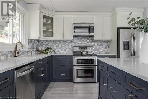 1119 8Th Concession Road W, Hamilton, ON - Indoor Photo Showing Kitchen With Upgraded Kitchen