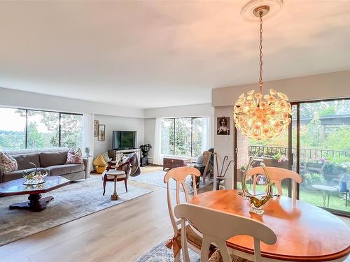 203-2910 Cook St, Victoria, BC - Indoor Photo Showing Dining Room