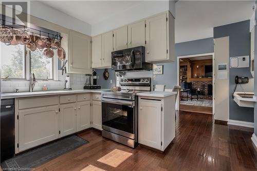 2142 Side Road 1, Burlington, ON - Indoor Photo Showing Kitchen