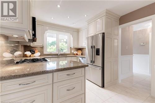 306 Oakwood Court, Burlington, ON - Indoor Photo Showing Kitchen