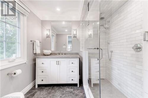 306 Oakwood Court, Burlington, ON - Indoor Photo Showing Bathroom