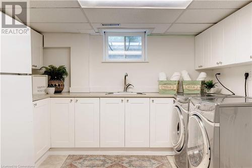 306 Oakwood Court, Burlington, ON - Indoor Photo Showing Laundry Room