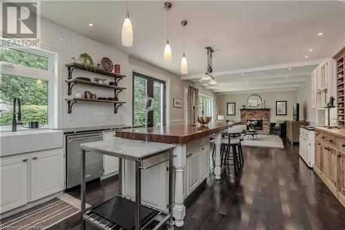 4016 Lantern Lane, Burlington, ON - Indoor Photo Showing Kitchen With Upgraded Kitchen