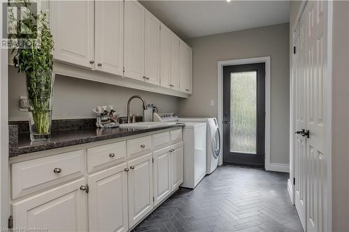 4016 Lantern Lane, Burlington, ON - Indoor Photo Showing Laundry Room