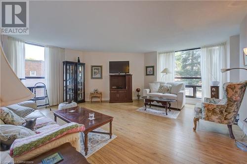 222 Jackson Street W Unit# 206, Hamilton, ON - Indoor Photo Showing Living Room