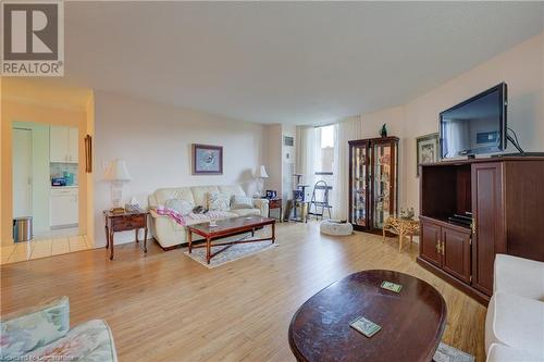 222 Jackson Street W Unit# 206, Hamilton, ON - Indoor Photo Showing Living Room