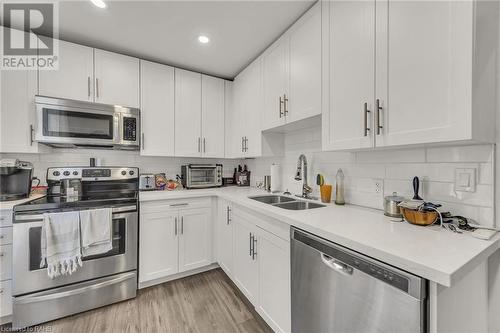 6 Greig Street, Hamilton, ON - Indoor Photo Showing Kitchen With Double Sink With Upgraded Kitchen