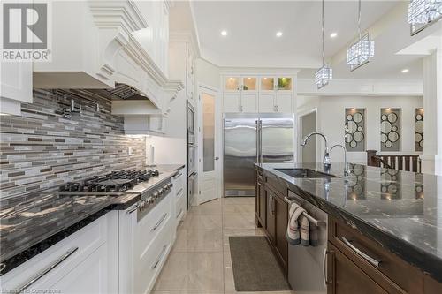 47 Tews Lane, Dundas, ON - Indoor Photo Showing Kitchen With Upgraded Kitchen