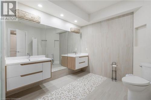 47 Tews Lane, Dundas, ON - Indoor Photo Showing Bathroom