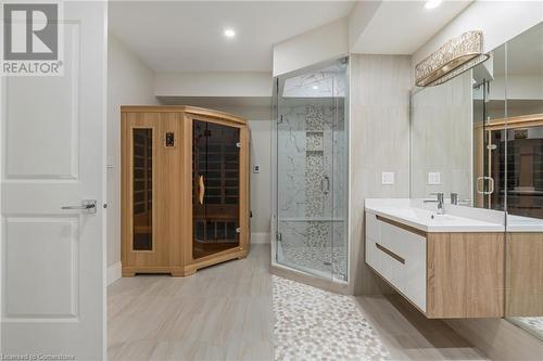 47 Tews Lane, Dundas, ON - Indoor Photo Showing Bathroom