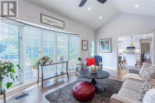 4173 Corrine Court, Burlington, ON - Indoor Photo Showing Living Room