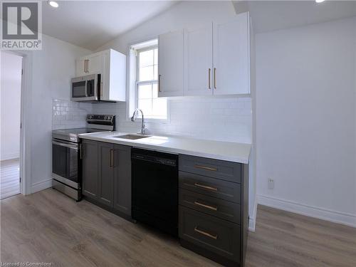 248 Fairfield Avenue, Hamilton, ON - Indoor Photo Showing Kitchen