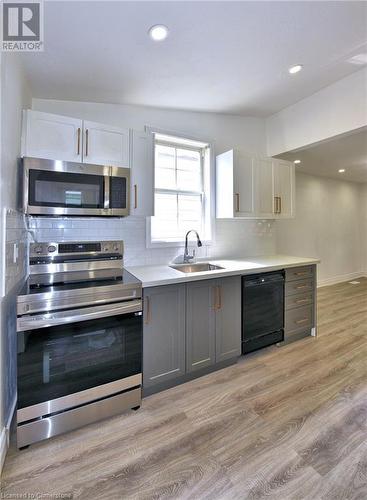 248 Fairfield Avenue, Hamilton, ON - Indoor Photo Showing Kitchen