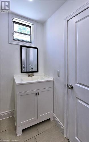 248 Fairfield Avenue, Hamilton, ON - Indoor Photo Showing Bathroom