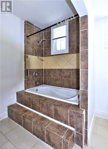 248 Fairfield Avenue, Hamilton, ON - Indoor Photo Showing Bathroom