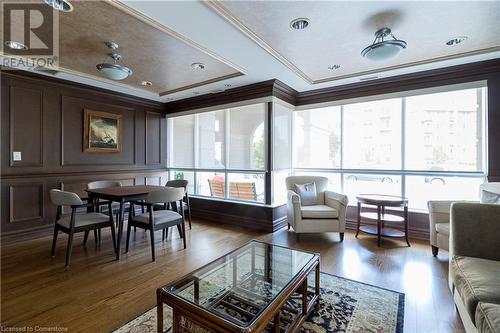 4000 Creekside Drive Unit# 902, Hamilton, ON - Indoor Photo Showing Living Room