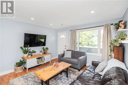 37 Powerview Avenue, St. Catharines, ON - Indoor Photo Showing Living Room