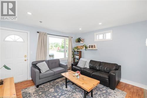 37 Powerview Avenue, St. Catharines, ON - Indoor Photo Showing Living Room