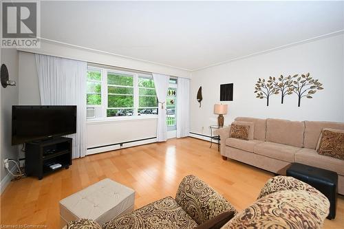 1377 Lakeshore Road Unit# 207, Burlington, ON - Indoor Photo Showing Living Room