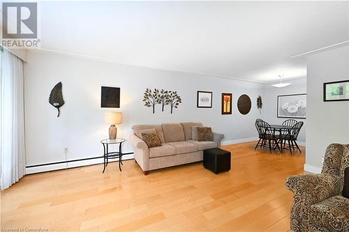 1377 Lakeshore Road Unit# 207, Burlington, ON - Indoor Photo Showing Living Room