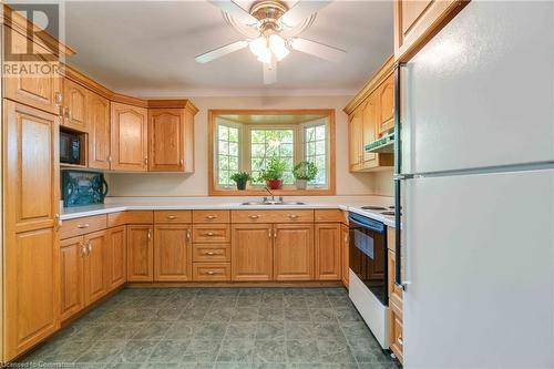 679 Niagara Street N, Welland, ON - Indoor Photo Showing Kitchen