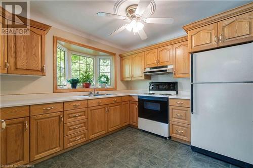 679 Niagara Street N, Welland, ON - Indoor Photo Showing Kitchen With Double Sink