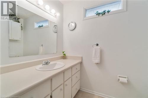 679 Niagara Street N, Welland, ON - Indoor Photo Showing Bathroom