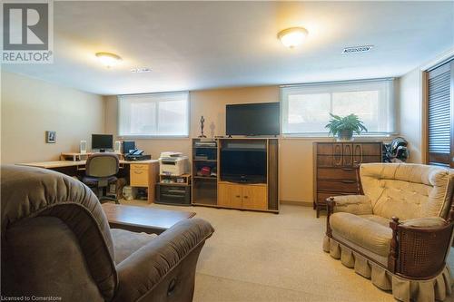 679 Niagara Street N, Welland, ON - Indoor Photo Showing Living Room