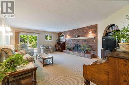 679 Niagara Street N, Welland, ON - Indoor Photo Showing Living Room With Fireplace