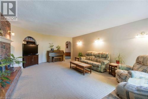 679 Niagara Street N, Welland, ON - Indoor Photo Showing Living Room