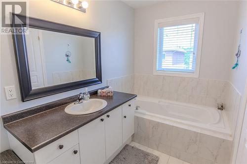 20 Springstead Avenue, Hamilton, ON - Indoor Photo Showing Bathroom