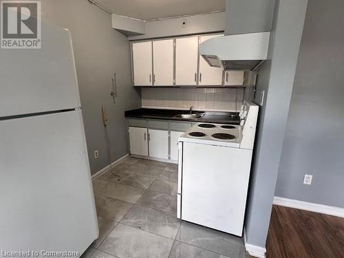 1250 Fennell Avenue E Unit# 4, Hamilton, ON - Indoor Photo Showing Kitchen