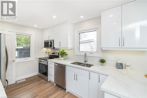 45 Oak Street, Simcoe, ON - Indoor Photo Showing Kitchen With Double Sink With Upgraded Kitchen