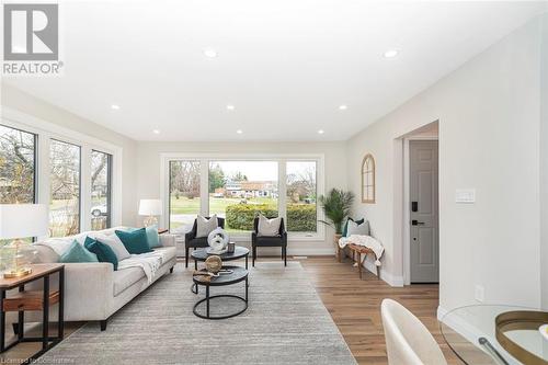 45 Oak Street, Simcoe, ON - Indoor Photo Showing Living Room