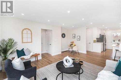 45 Oak Street, Simcoe, ON - Indoor Photo Showing Living Room