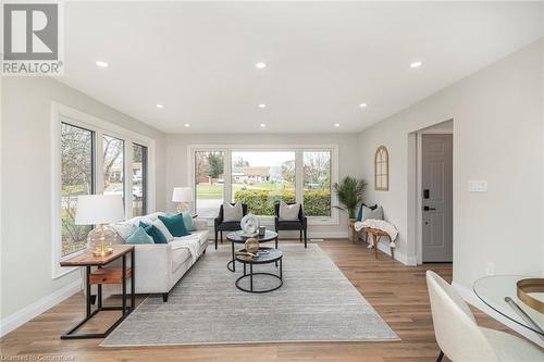 45 Oak Street, Simcoe, ON - Indoor Photo Showing Living Room