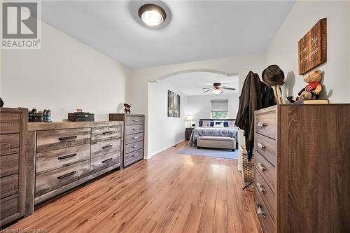 9127 Twenty Road, Glanbrook, ON - Indoor Photo Showing Bedroom