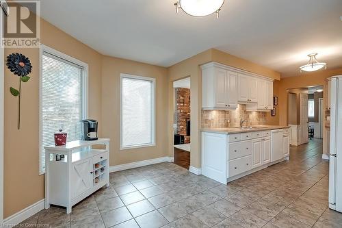 796 Hawkins Crescent, Burlington, ON - Indoor Photo Showing Kitchen