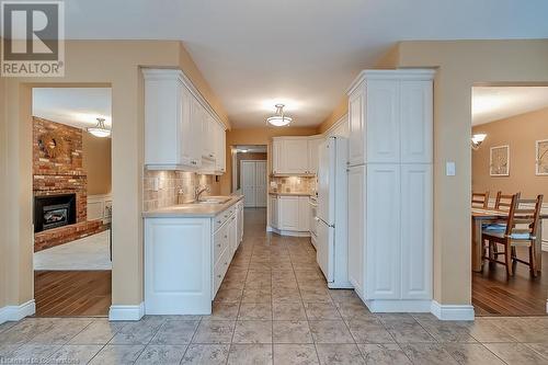 796 Hawkins Crescent, Burlington, ON - Indoor Photo Showing Kitchen