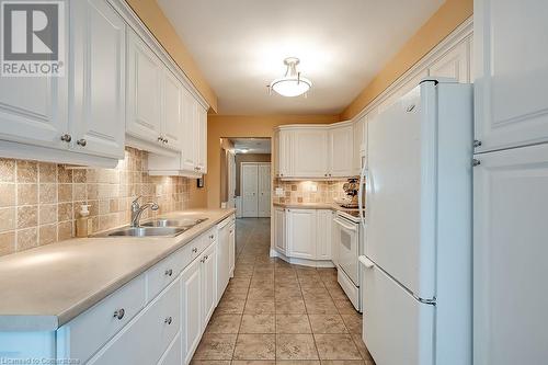 796 Hawkins Crescent, Burlington, ON - Indoor Photo Showing Kitchen With Double Sink