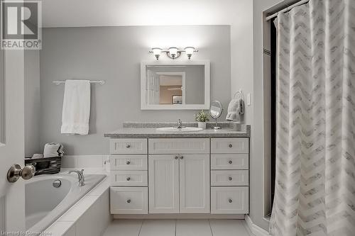 796 Hawkins Crescent, Burlington, ON - Indoor Photo Showing Bathroom