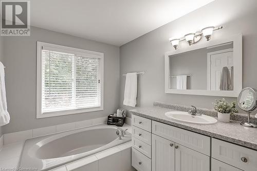 796 Hawkins Crescent, Burlington, ON - Indoor Photo Showing Bathroom