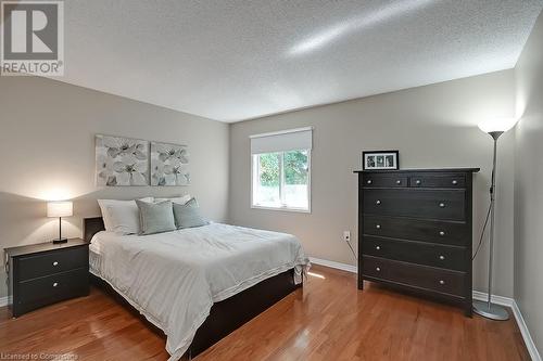 796 Hawkins Crescent, Burlington, ON - Indoor Photo Showing Bedroom